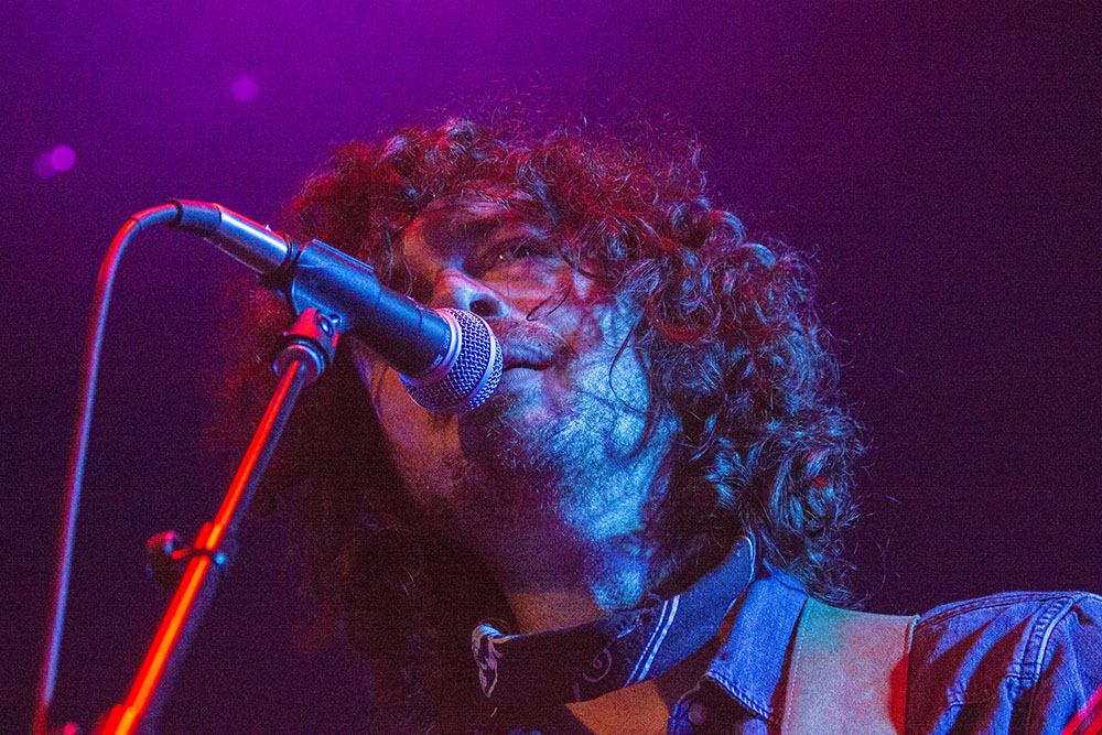 Pretty boy says he's going that way, too, if that makes a difference. Lucas Long performs at The Cave in Big Bear, California, 4/1/17. Photo by Jason D. 'Diesel' Hamad/No Surf Music.